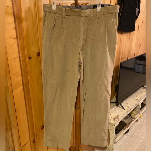 Lands’ End Men’s Tan Corduroy Pants - Picture 7 of 7